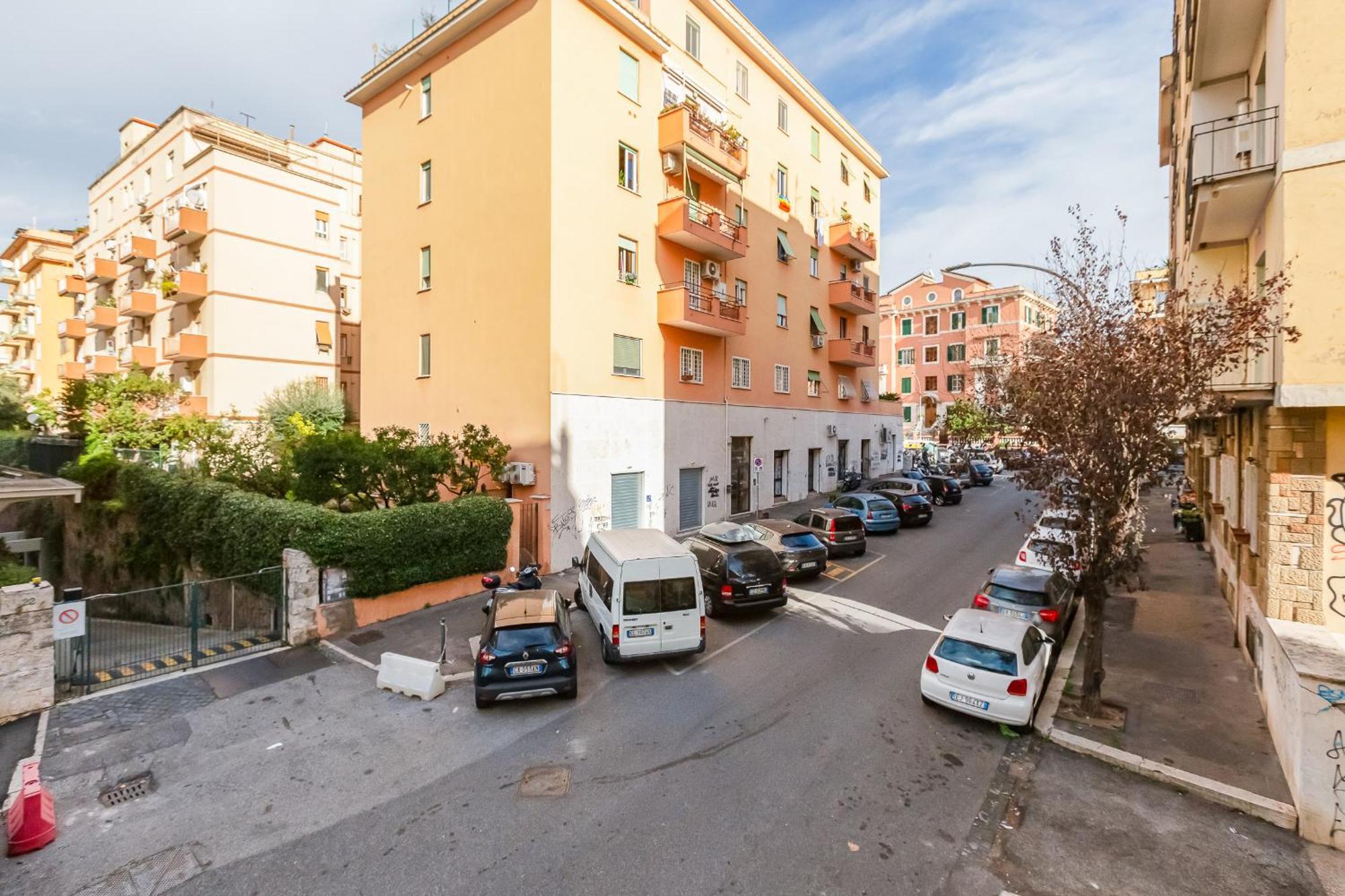 Cozy 2-bedroom Flat With Balcony In Monteverde Roma