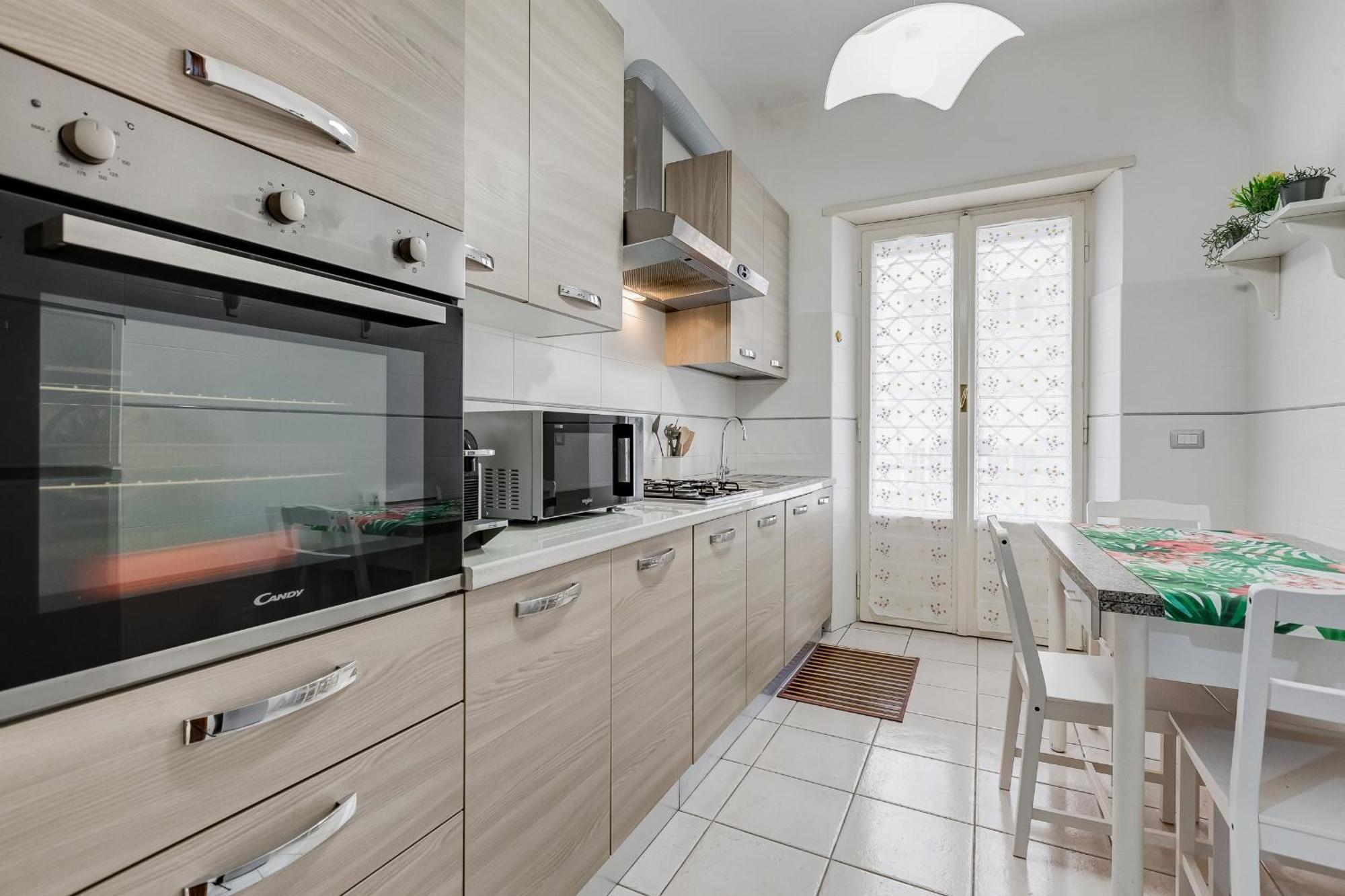 Appartamento Cozy 2-bedroom Flat With Balcony In Monteverde *