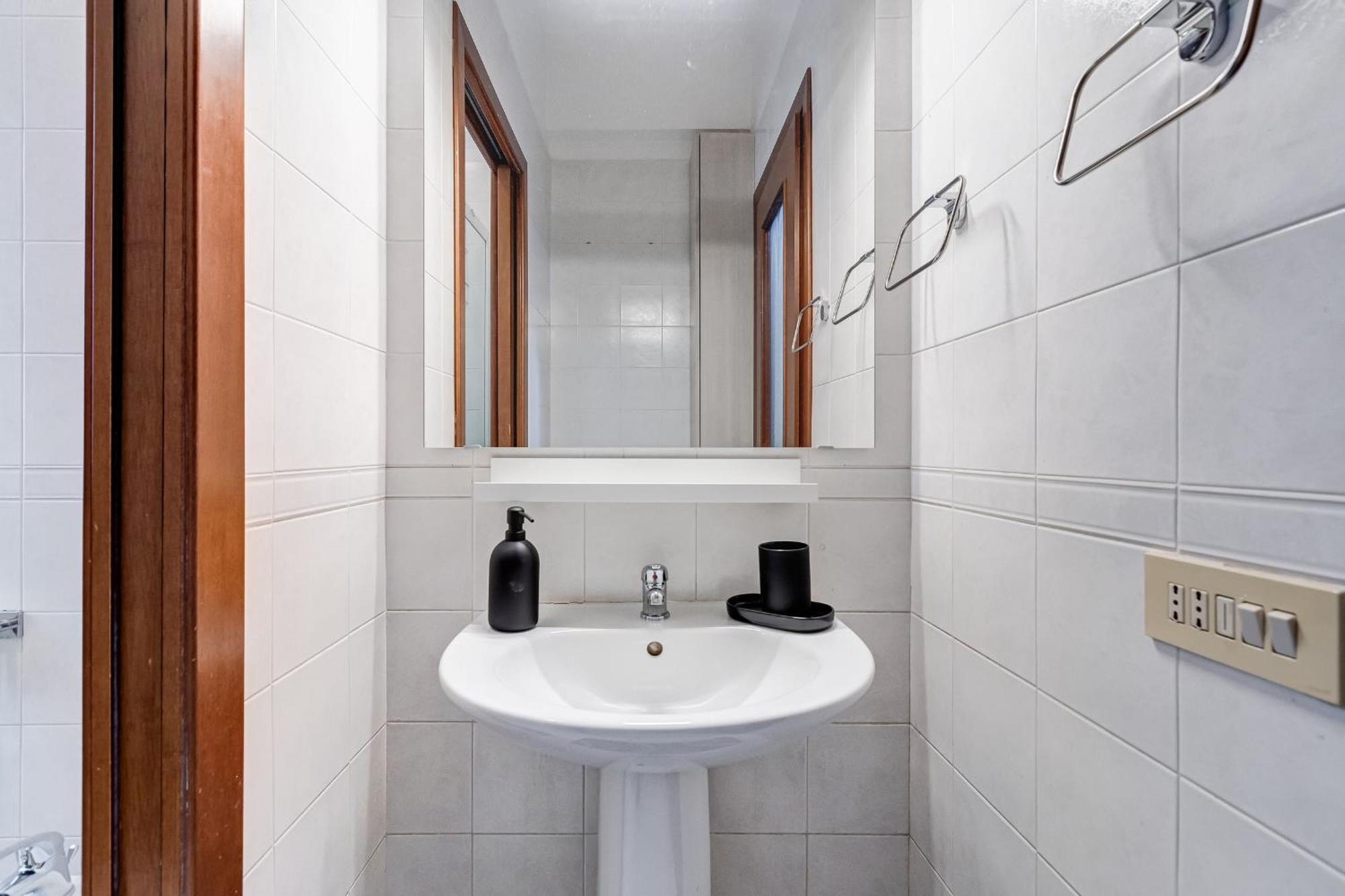Appartamento Cozy 2-bedroom Flat With Balcony In Monteverde